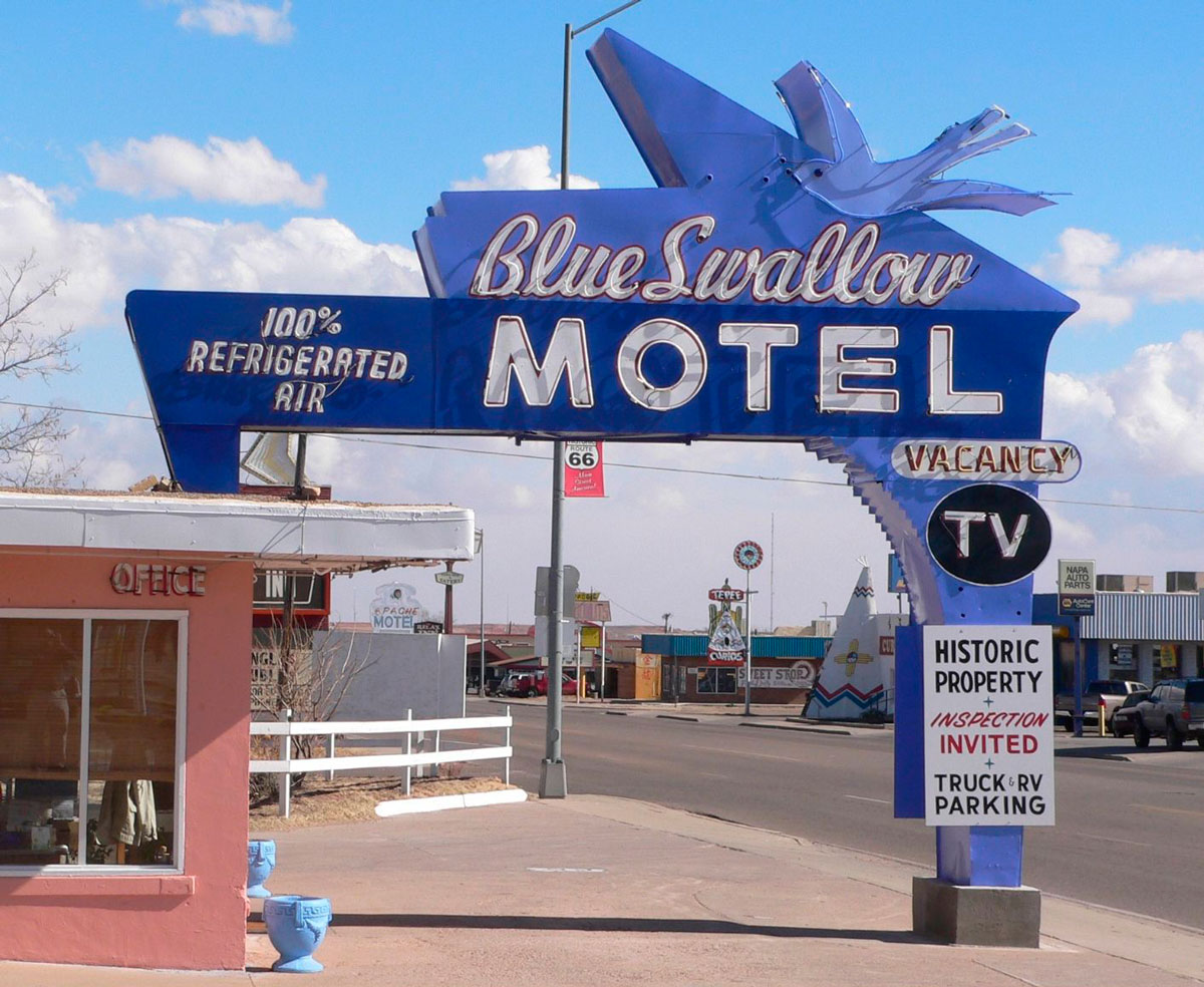 Blue-Swallow-Motel