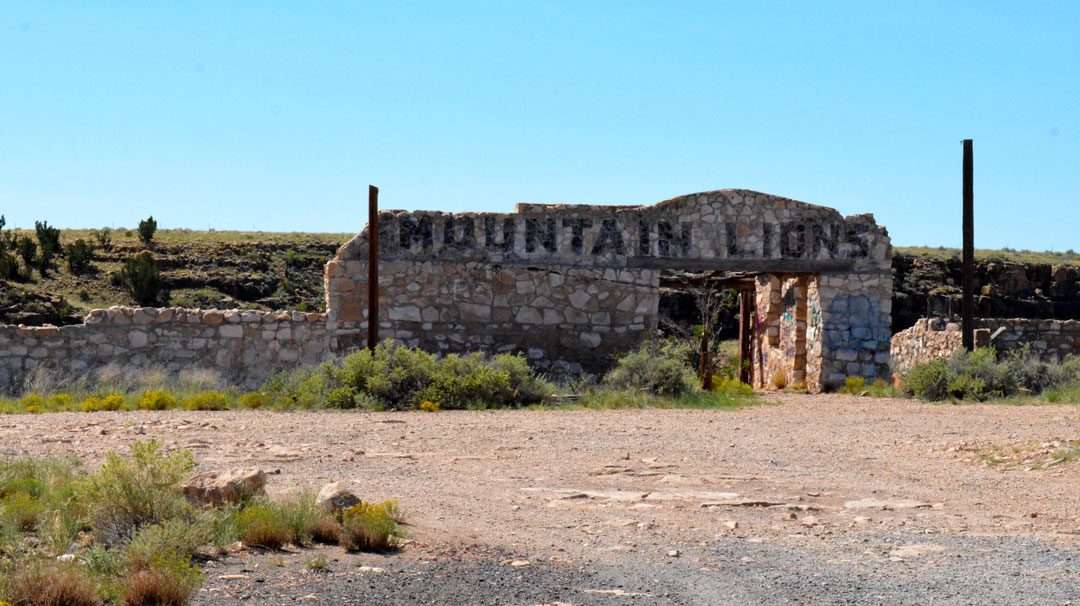 ARIZONA (4): Meteor City / Meteor Crater / Two Guns / Twin Arrows. Km 2.905